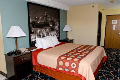 Imagen de la habitación del Hotel Super 8 By Wyndham Kansas City. Foto 6