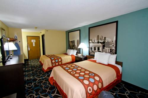 Imagen de la habitación del Hotel Super 8 By Wyndham Kansas City. Foto 7