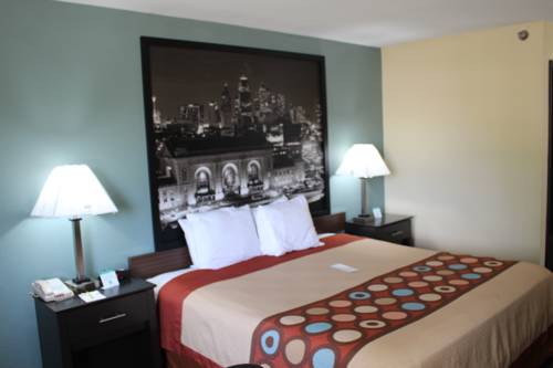Imagen de la habitación del Hotel Super 8 By Wyndham Kansas City. Foto 12