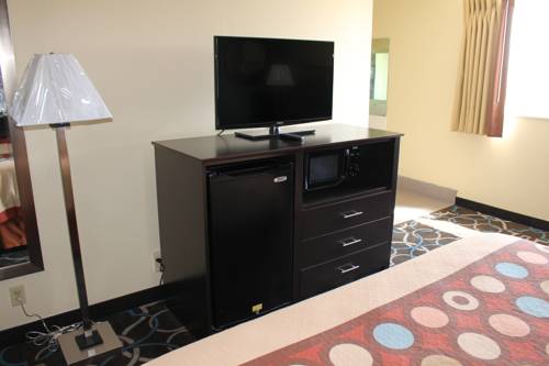 Imagen de la habitación del Hotel Super 8 By Wyndham Kansas City. Foto 13