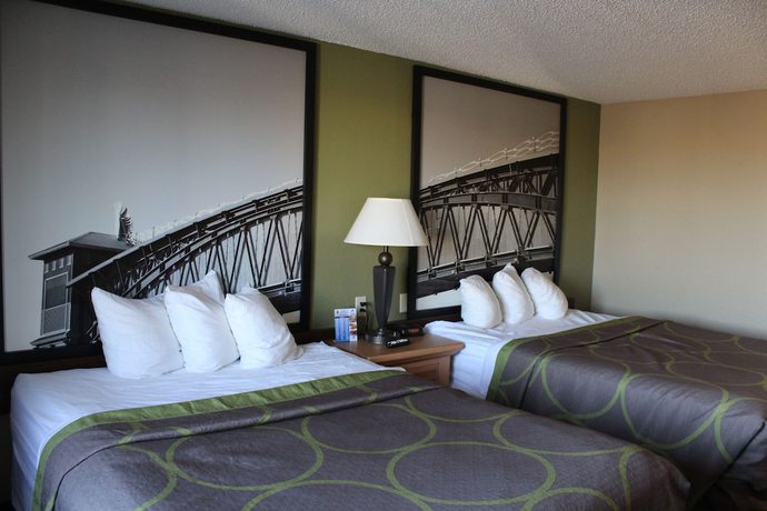 Imagen de la habitación del Hotel Super 8 By Wyndham Kearney. Foto 8