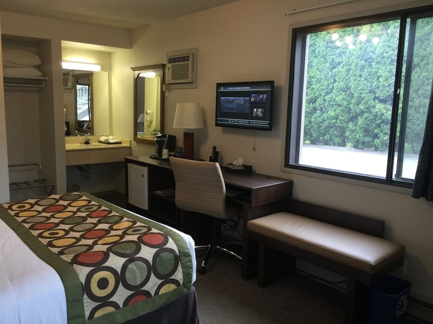 Imagen de la habitación del Hotel Super 8 By Wyndham Kelowna Bc. Foto 10