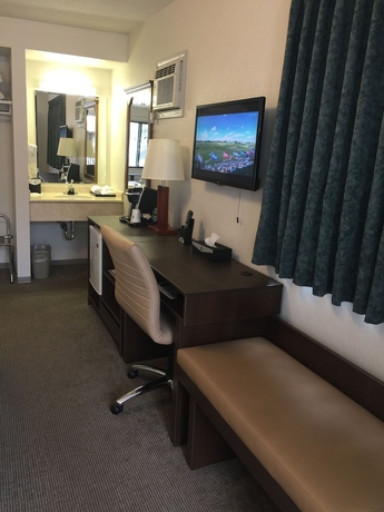 Imagen de la habitación del Hotel Super 8 By Wyndham Kelowna Bc. Foto 11