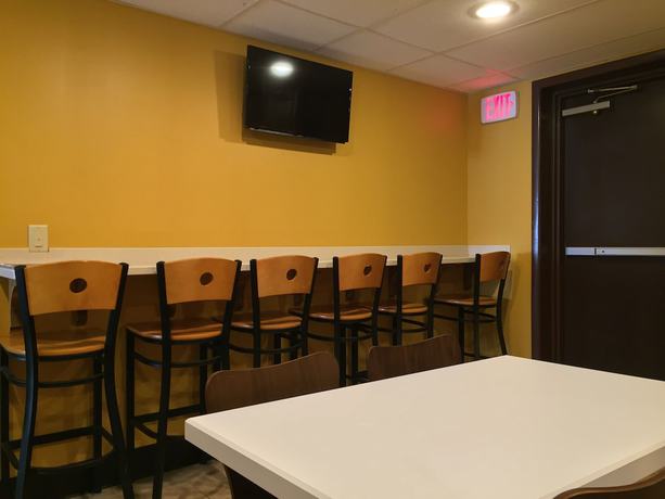 Imagen del bar/restaurante del Hotel Super 8 By Wyndham Kenmore/buffalo/niagara Falls Area. Foto 4