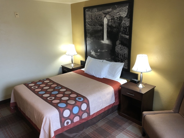 Imagen de la habitación del Hotel Super 8 By Wyndham Kennewick. Foto 4