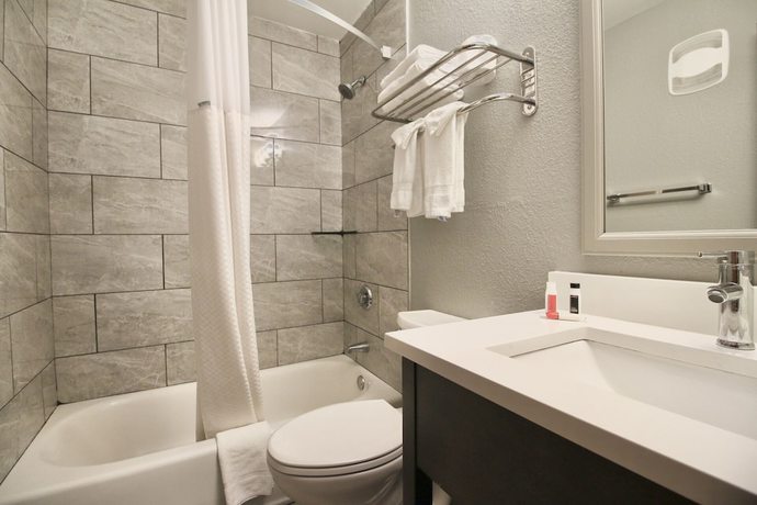 Imagen de la habitación del Hotel Super 8 By Wyndham Kenosha/pleasant Prairie. Foto 6
