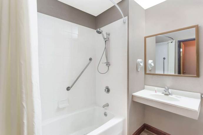 Imagen de la habitación del Hotel Super 8 By Wyndham Kenosha/pleasant Prairie. Foto 8