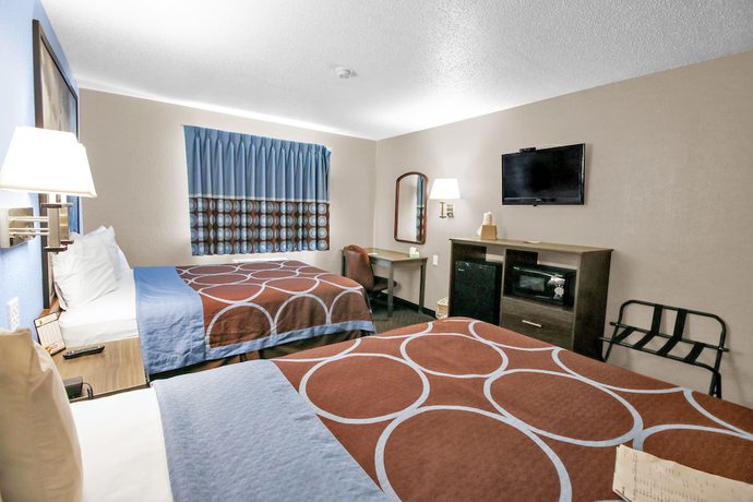 Imagen de la habitación del Hotel Super 8 By Wyndham Kenosha/pleasant Prairie. Foto 9