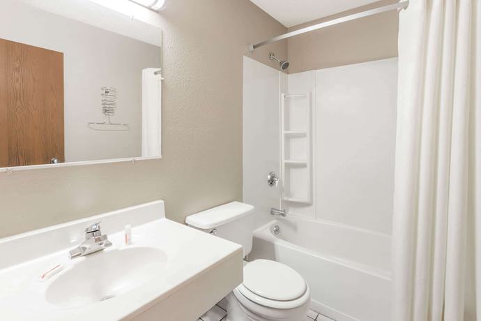 Imagen de la habitación del Hotel Super 8 By Wyndham Kenosha/pleasant Prairie. Foto 14