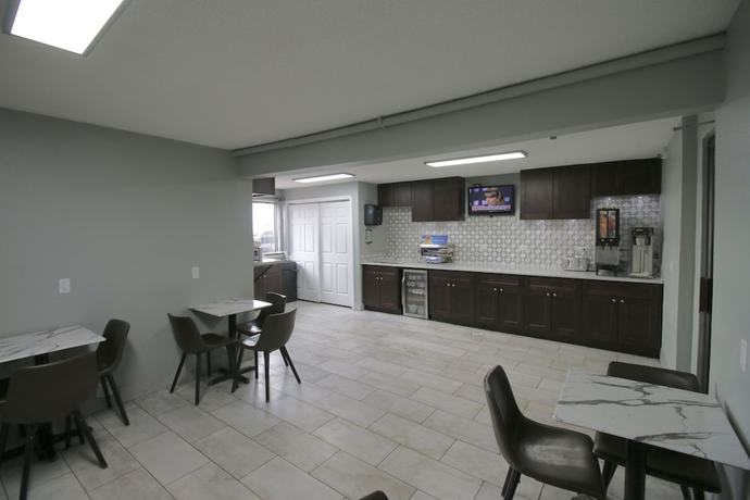 Imagen del bar/restaurante del Hotel Super 8 By Wyndham Kenosha/pleasant Prairie. Foto 4