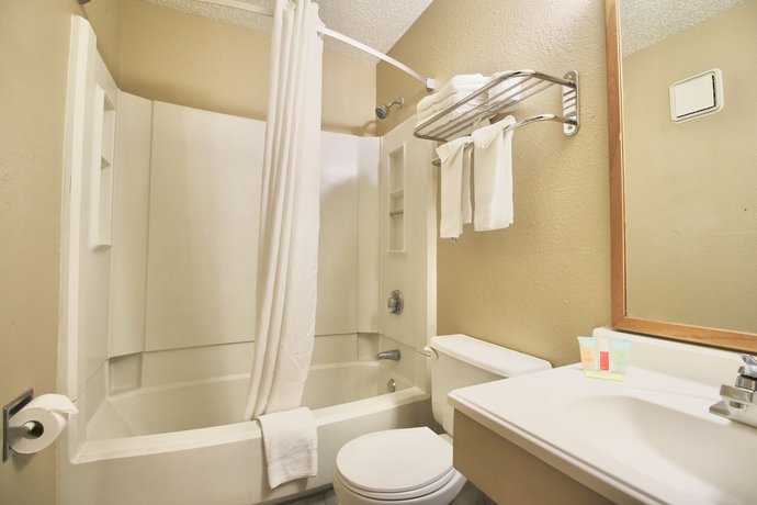 Imagen de la habitación del Hotel Super 8 By Wyndham Kenosha/pleasant Prairie. Foto 15