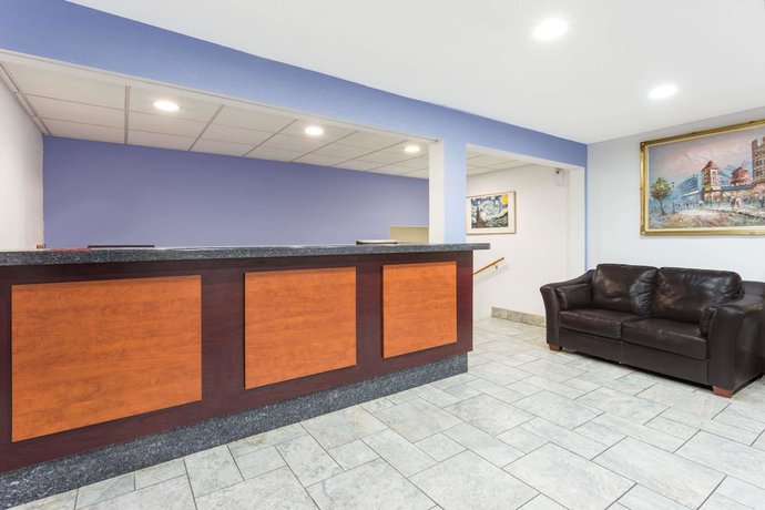 Imagen de los interiores del Hotel Super 8 By Wyndham Kenosha/pleasant Prairie. Foto 20