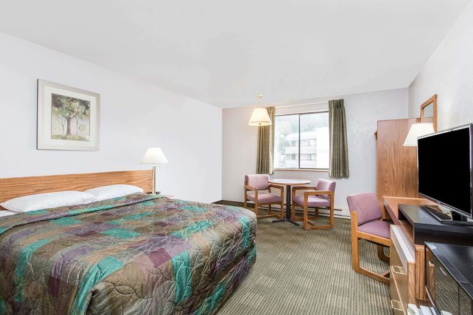 Imagen de la habitación del Hotel Super 8 By Wyndham Ketchikan. Foto 10