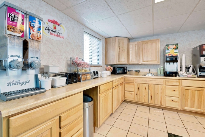 Imagen del bar/restaurante del Hotel Super 8 By Wyndham Keystone/mt. Rushmore. Foto 2