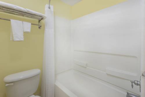Imagen de la habitación del Hotel Super 8 By Wyndham Kingsland I-95/naval Base Area. Foto 2