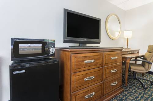 Imagen de la habitación del Hotel Super 8 By Wyndham Kingsland I-95/naval Base Area. Foto 9