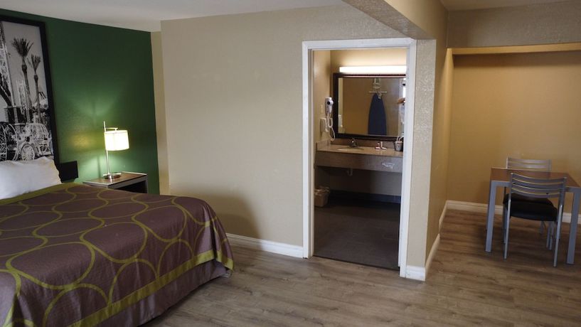 Imagen de la habitación del Hotel Super 8 By Wyndham Kingsville. Foto 10