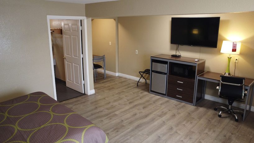 Imagen de la habitación del Hotel Super 8 By Wyndham Kingsville. Foto 11