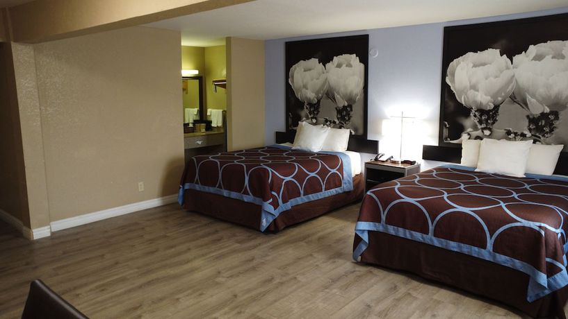 Imagen de la habitación del Hotel Super 8 By Wyndham Kingsville. Foto 12