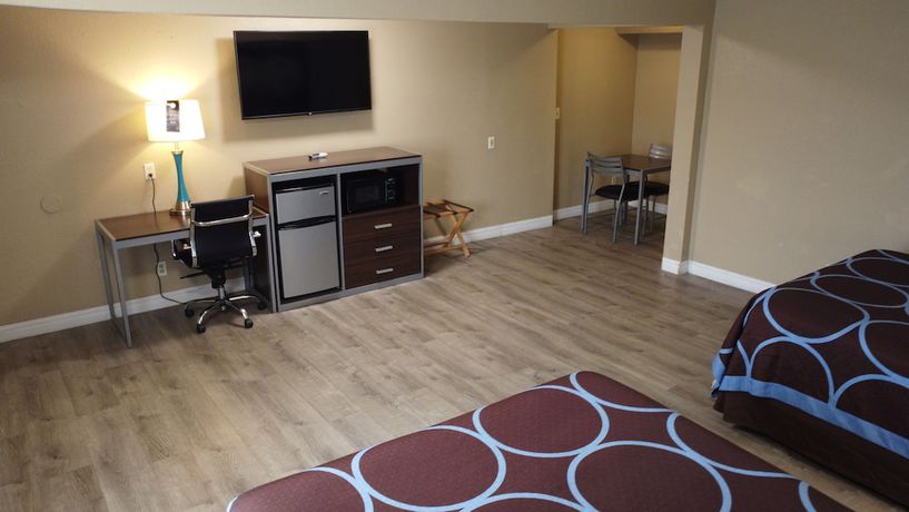 Imagen de la habitación del Hotel Super 8 By Wyndham Kingsville. Foto 13