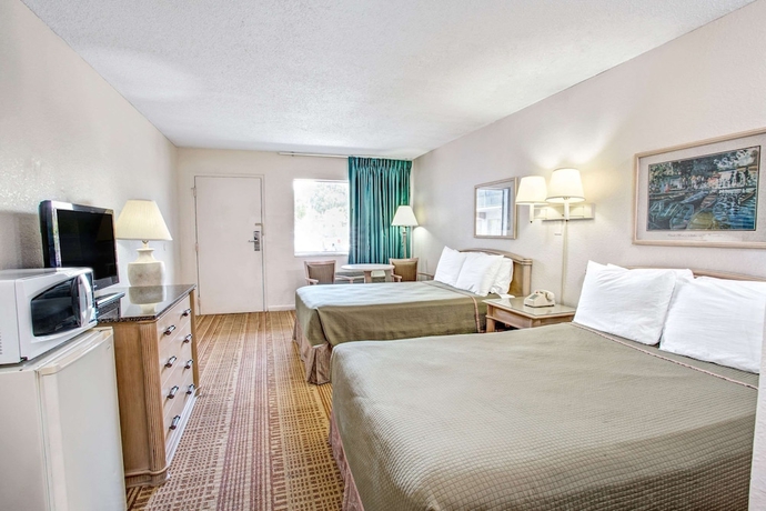 Imagen de la habitación del Hotel Super 8 By Wyndham Kissimmee. Foto 2