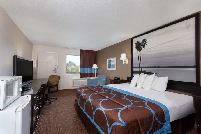 Imagen de la habitación del Hotel Super 8 By Wyndham Kissimmee. Foto 6