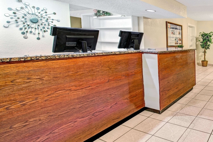 Imagen de los interiores del Hotel Super 8 By Wyndham Kissimmee. Foto 18