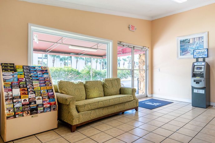 Imagen de los interiores del Hotel Super 8 By Wyndham Kissimmee/orlando. Foto 14