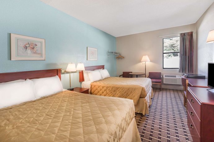 Imagen de la habitación del Hotel Super 8 By Wyndham Knoxville Downtown Area. Foto 4