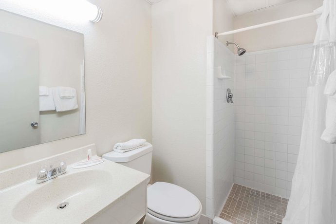 Imagen de la habitación del Hotel Super 8 By Wyndham Knoxville Downtown Area. Foto 8
