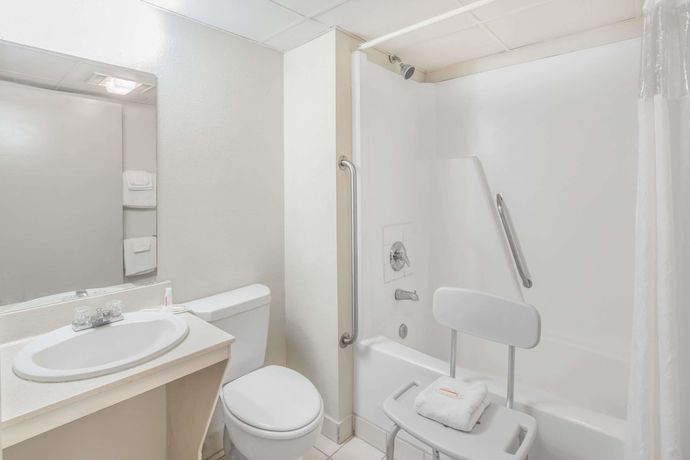 Imagen de la habitación del Hotel Super 8 By Wyndham Knoxville Downtown Area. Foto 9