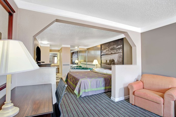Imagen de la habitación del Hotel Super 8 By Wyndham Knoxville East. Foto 11