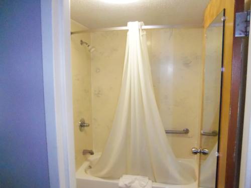 Imagen de la habitación del Hotel Super 8 By Wyndham Knoxville West/farragut. Foto 4
