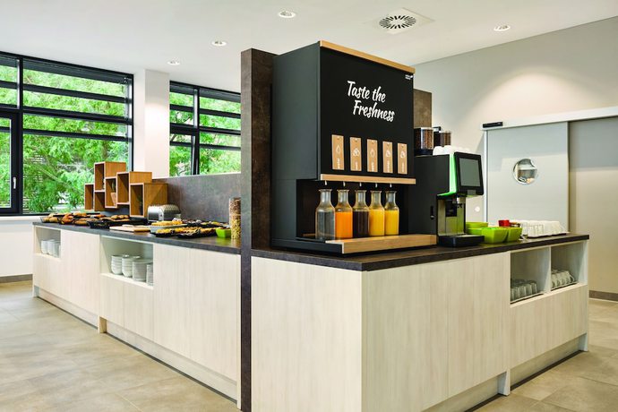 Imagen del bar/restaurante del Hotel Super 8 By Wyndham Koblenz. Foto 2