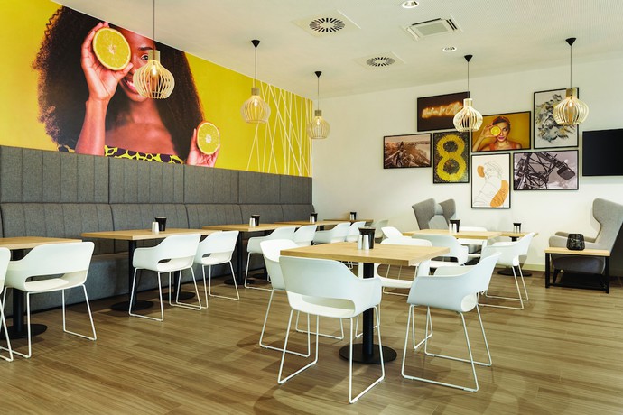 Imagen del bar/restaurante del Hotel Super 8 By Wyndham Koblenz. Foto 3