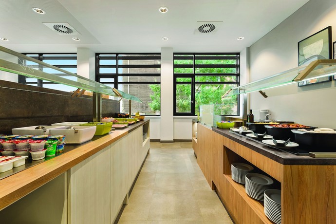 Imagen del bar/restaurante del Hotel Super 8 By Wyndham Koblenz. Foto 4