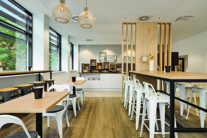 Imagen del bar/restaurante del Hotel Super 8 By Wyndham Koblenz. Foto 6