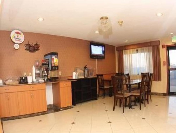 Imagen del bar/restaurante del Hotel Super 8 By Wyndham Kutztown/allentown Area. Foto 4