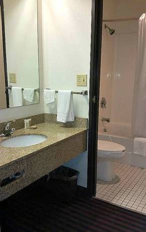 Imagen de la habitación del Hotel Super 8 By Wyndham La Crosse. Foto 7