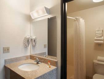 Imagen de la habitación del Hotel Super 8 By Wyndham La Crosse. Foto 8