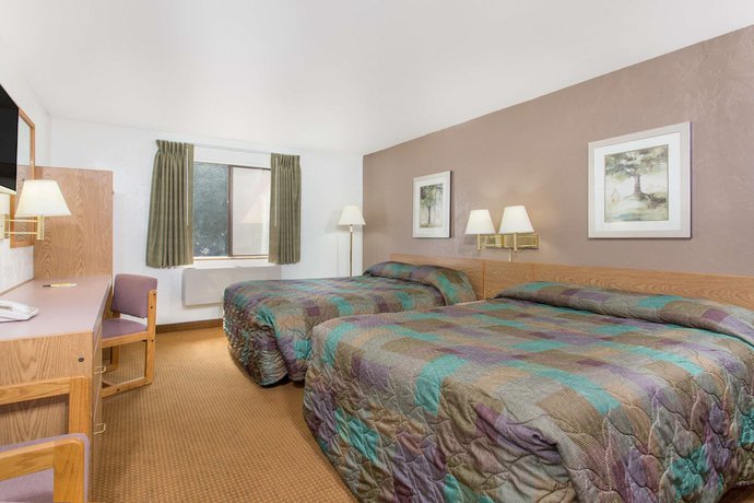 Imagen de la habitación del Hotel Super 8 By Wyndham Lacey Olympia Area. Foto 8