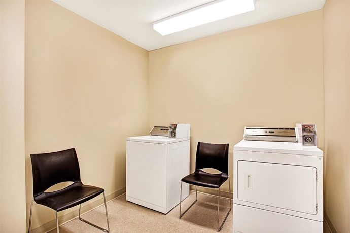 Imagen de los interiores del Hotel Super 8 By Wyndham Lachenaie/terrebonne. Foto 11