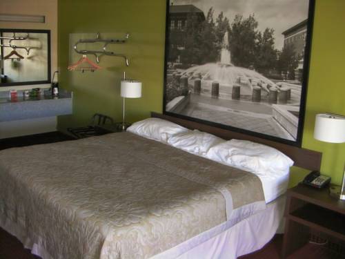 Imagen de la habitación del Hotel Super 8 By Wyndham Lafayette. Foto 7