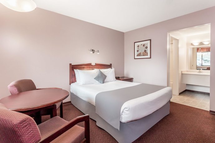 Imagen de la habitación del Hotel Super 8 By Wyndham Lake Country/winfield Area. Foto 2