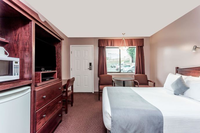 Imagen de la habitación del Hotel Super 8 By Wyndham Lake Country/winfield Area. Foto 6