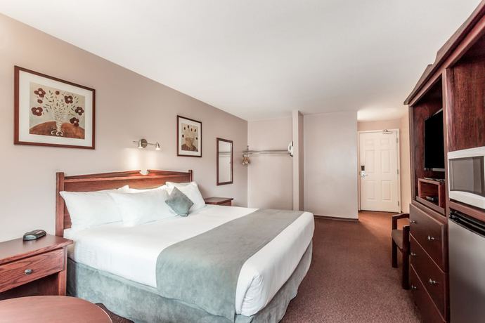 Imagen de la habitación del Hotel Super 8 By Wyndham Lake Country/winfield Area. Foto 8