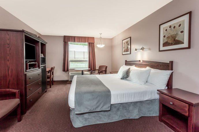 Imagen de la habitación del Hotel Super 8 By Wyndham Lake Country/winfield Area. Foto 9