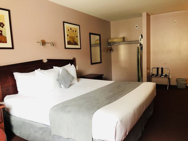 Imagen de la habitación del Hotel Super 8 By Wyndham Lake Country/winfield Area. Foto 12