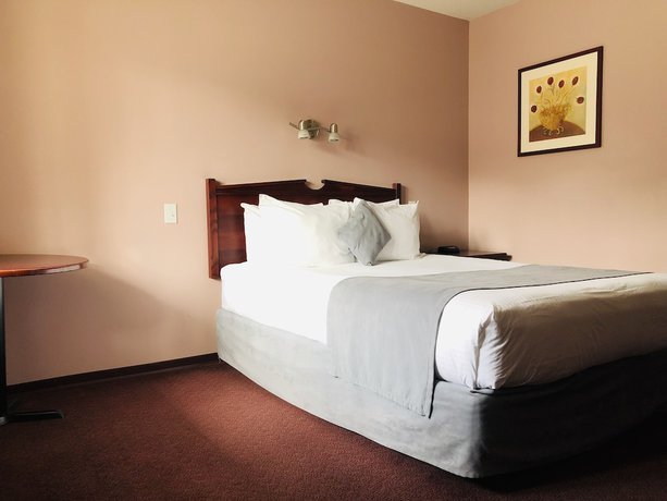 Imagen de la habitación del Hotel Super 8 By Wyndham Lake Country/winfield Area. Foto 14