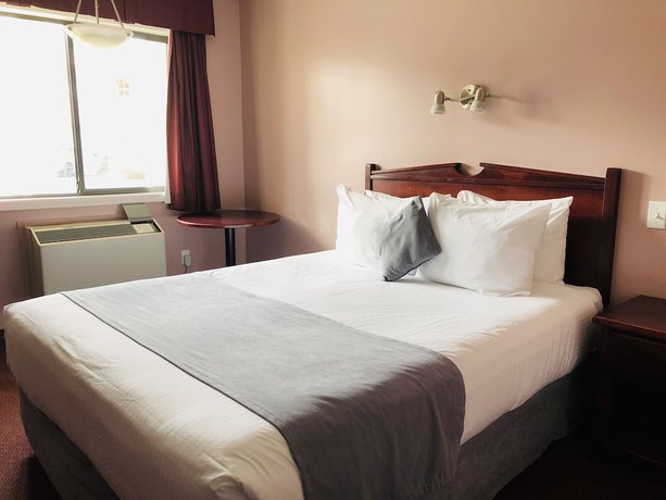 Imagen de la habitación del Hotel Super 8 By Wyndham Lake Country/winfield Area. Foto 15